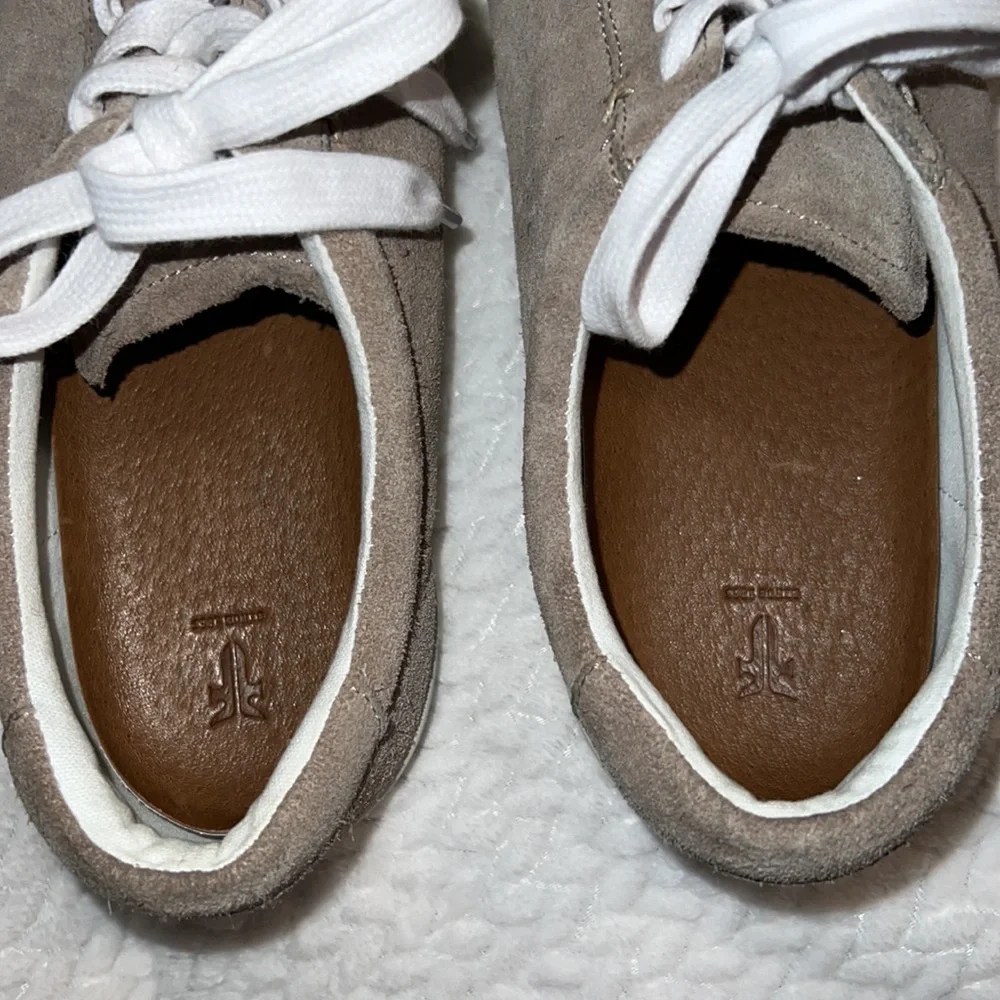 Frye Kerry Low Top Lace Up Women Sneaker Size 9.5M Tan Suede